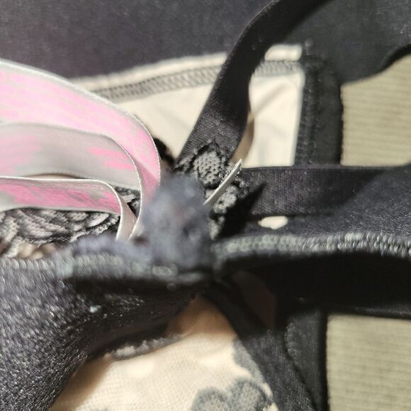PINK BRALETTE Size medium - Picture 6 of 6